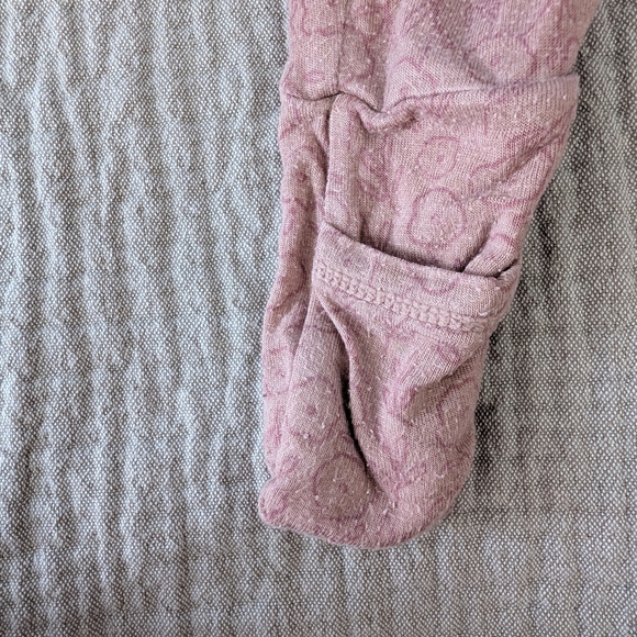 Gunamuna Convertible Pajamas, Dainty, 6-9mo - Picture 3 of 6